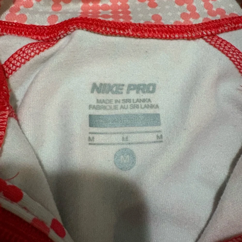 Nike Women’s 1/2 Zip Pullover Size Medium
